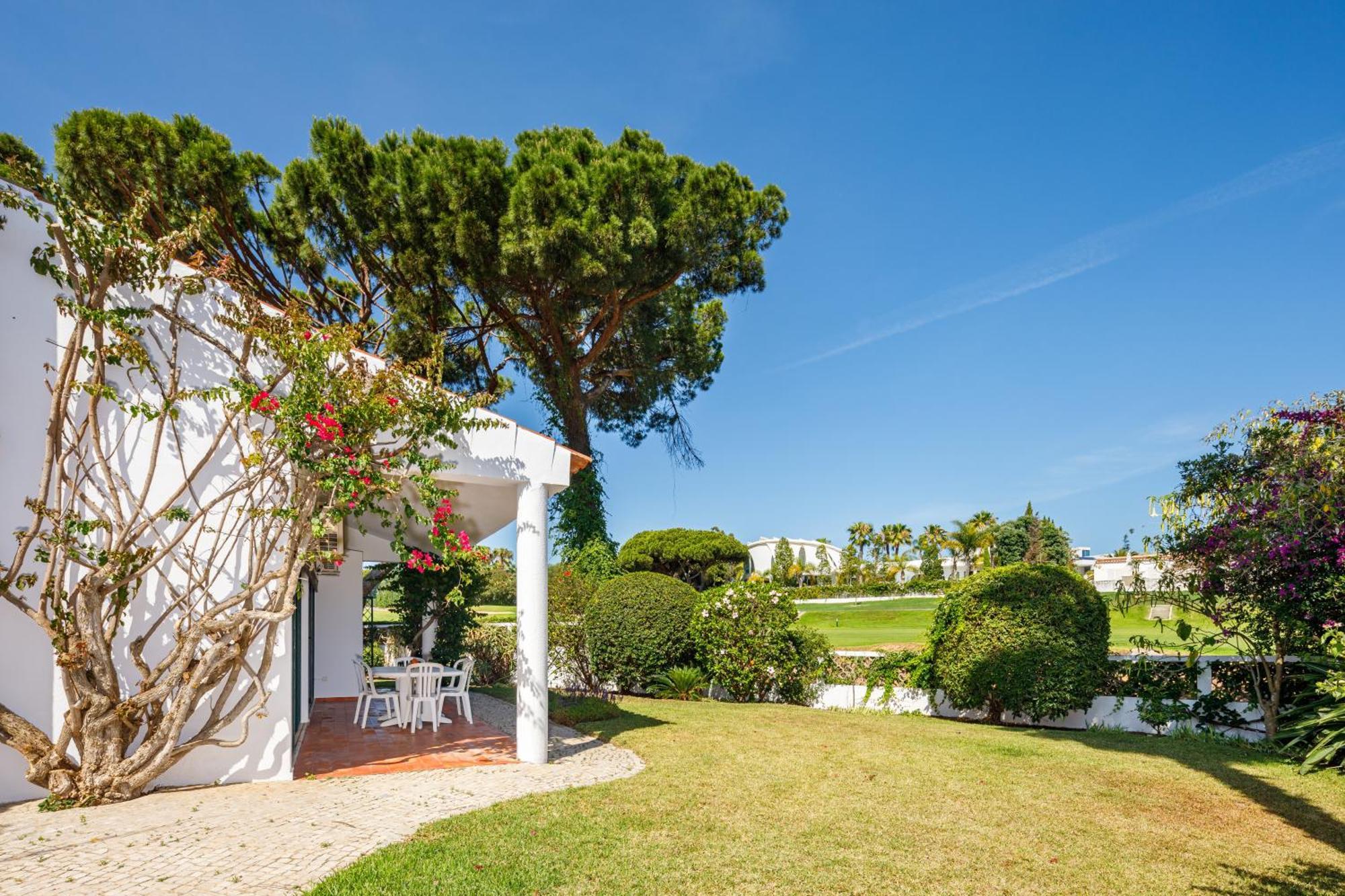 Villa Villa Quadradinhos 38Q 4 Bedrooms Private Pool Short Walk To The Beach And Praca Vale Do Lobo